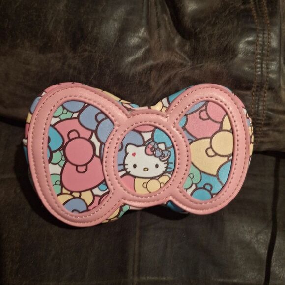 Hello Kitty Sanrio Bow Crossbody Bag - Picture 9 of 10
